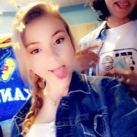 Meet your Posher, Emily - Picture 1 of 1